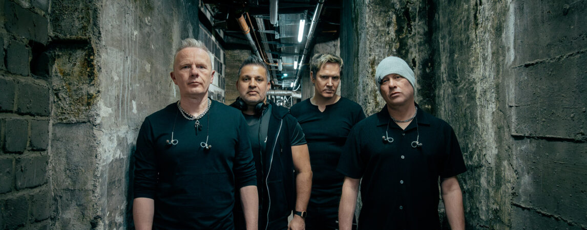 MESH, BLACKBOOK und MARI KATTMAN